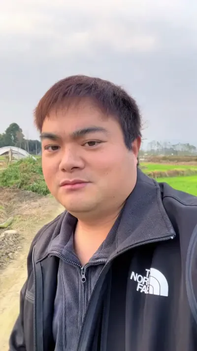 看到很多塘口都没有几亩的人在教人养虾，采用的模式也是拍脑壳想出来的，根本都没验证过，回想一下自己好像也干过类似的事，明明只是自己的推测，就坚信明年能逆风翻盘#小龙虾养殖 #小龙虾养殖技术 #育养分离