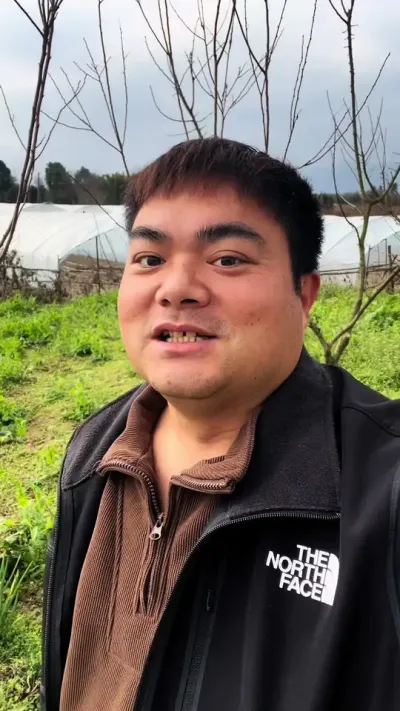 新年开工第一天就接了条广告，看来今年运气不错啊，祝大家亩产800斤#小龙虾养殖 #小龙虾饲料 @扶龙饲料刘小华
