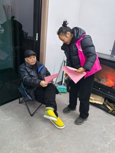 生活就是一根普通的绳子，将我们栓在不同的现实和责任之中，使我们不得不被岁月蹉跎了梦想，被时间绊住了脚步，被柴米磨平了棱角，被琐碎扰乱了初心，其实生活早已没有了期待，支撑我坚持的无非就是责任，心累到一定