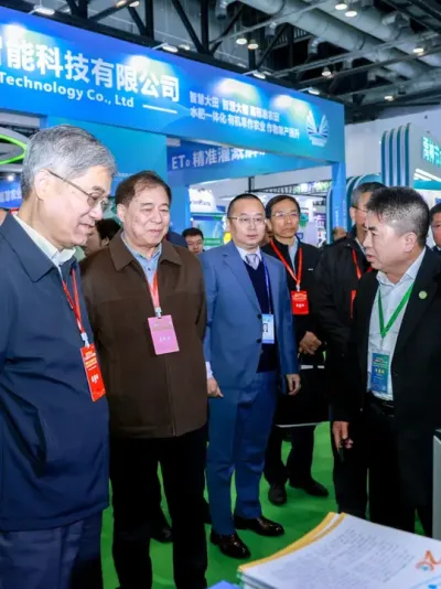 第十一届北京国际灌溉展火爆现场！华维展台人潮涌动！媒体长枪短炮直击！客户洽谈区座无虚席，解锁灌溉创富新机遇！展位号：E3厅- T310 #华维智慧灌溉 #第十一届北京国际灌溉展  #世界灌溉科技大会