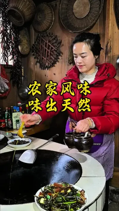 #创作灵感回归自然，品味纯正农家菜，每一道菜都是大自然的恩赐，新鲜美味，不容错过！ #人生得意须尽欢 #普通的饭菜都是家的味道 #蕨菜炒腊肉家常做法 #分享你的家乡味