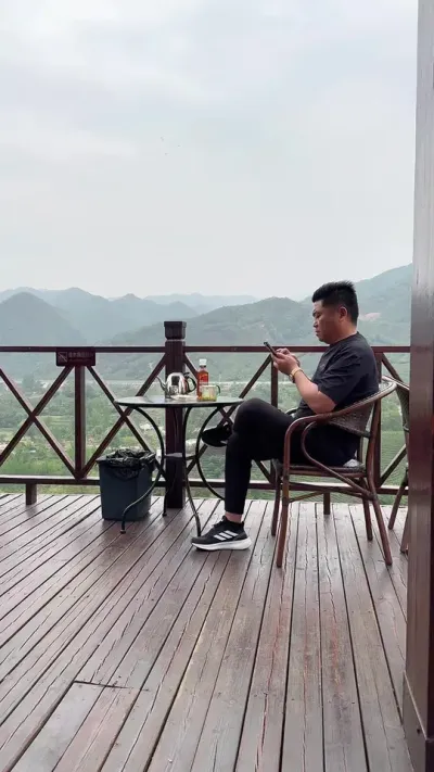 瞎子一旦恢复视力，第一件事就是扔掉手中的拐杖。即使这个拐杖之前帮助过他很多。人心呐。。。。#美丽乡村