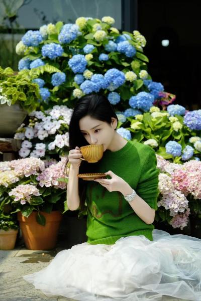 跟春天合影春天的花园不能错过，一起来跟春天合个影吧！
#赴一场春天的约[话题]# #春天拍照[话题]# #深圳拍照[话题]# #乌鸦的花园[话题]#