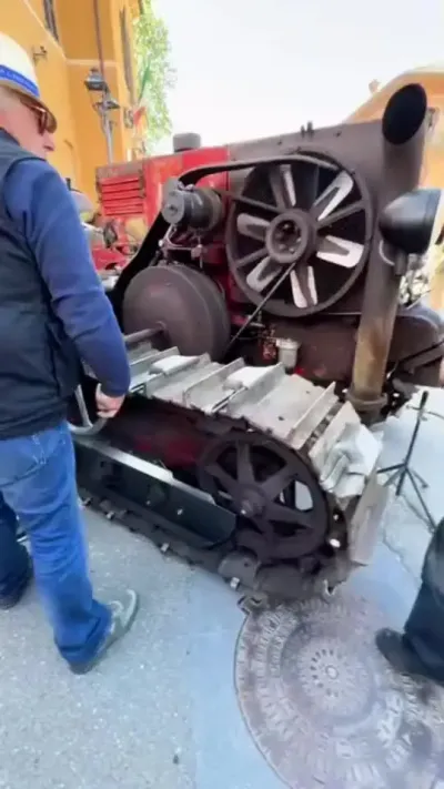 第851集｜看老外大叔如何简单启动一台古董链轨车
