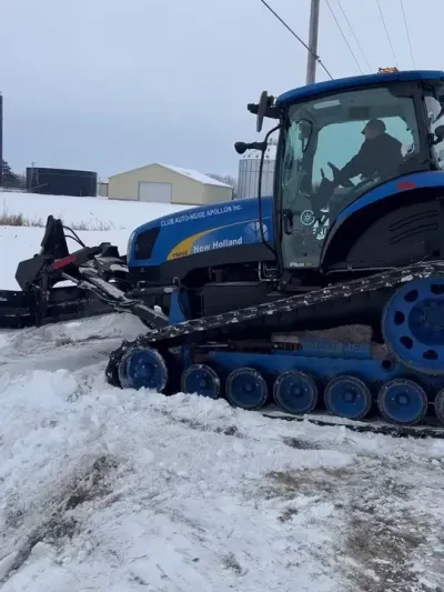 第731集｜纽荷兰 T6050履带拖拉机推雪压雪作业 #大马力拖拉机 #农机视频
