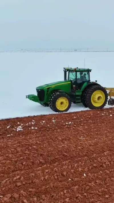 第786集｜雪中翻地 #现代农业机械 #大马力拖拉机 #犁地