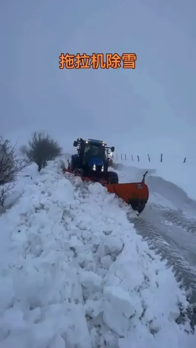第688集｜大马力拖拉机干道清除厚雪 #大马力拖拉机 #除雪