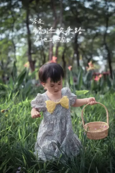 抓住春天的尾巴 今天不拍草莓，拍拍我的小可爱们，谷雨过后并不算太热，抵不过孩子们探秘大自然的热情。雨生百谷，万物逢时。如果最近没更新，多半是出去拍照了😄#田园生活 #记录我的种植生活
