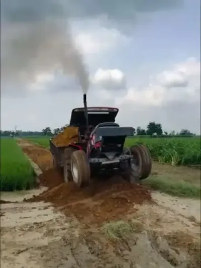 印度拖拉机🚜驾驶 #马恒达拖拉机 #拖拉机驾驶技术 #印度农机 #现代农业机械 #农机视频 @抖音小助手