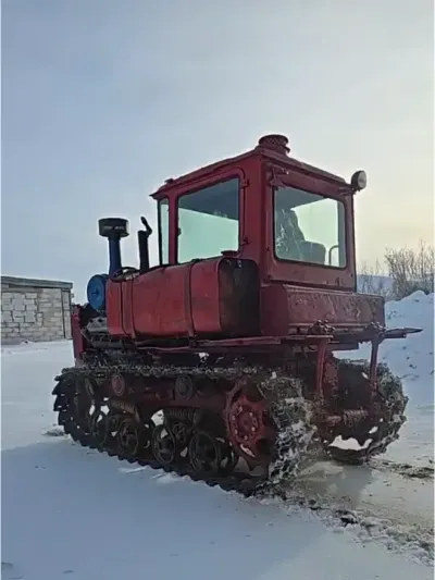 俄罗斯特75拖拉机🚜 #东方红拖拉机 #东方红75型链轨拖拉机 #苏联拖拉机 #古董拖拉机 #农机视频 @抖音小助手