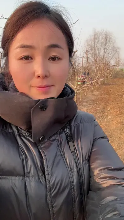 这农业真正的苦，可不是汗水。 而是努力过程内心的挣扎与彷徨。 但是我们从未想过放弃，十年如一日坚持#传播农业小知识 #果树管理技术 #自家果园