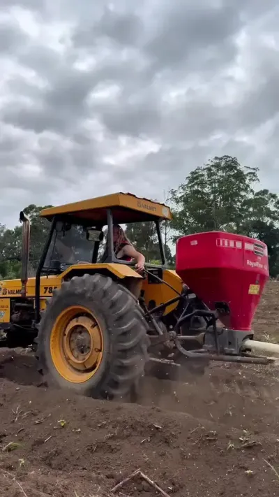 拖拉机🚜中心拉杆改装 #液压中心拉杆 #拖拉机中央拉杆油缸 #拖拉机改装 #现代农业机械 #农机视频 @抖音小助手