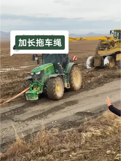 约翰迪尔救援甜菜机 #陷车救援 #陷车脱困 #拖拉机救援大货车 #现代农业机械 #农机视频 @抖音小助手