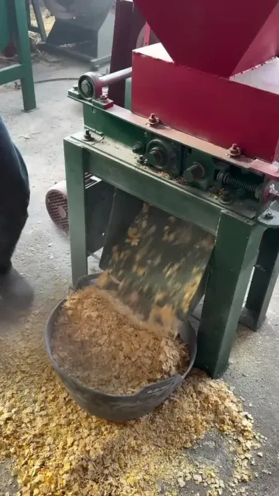 玉米🌽饲料加工机 #饲料加工设备 #畜牧机械养牛羊设备 #饲料粉碎机 #农业机械 #农机视频 @抖音小助手