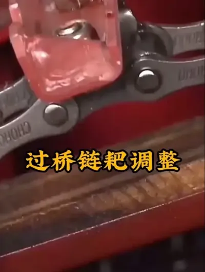 小麦收割机过桥链耙调整与保养！#农机人 #农机维修 #现在农业机械 #抖音农机 #农机维修保养