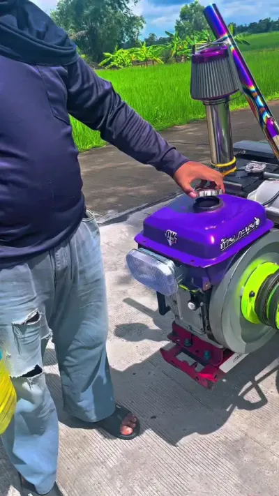 泰国单缸改装拖拉机 #手扶拖拉机 #单缸拖拉机 #单缸柴油机怠速 #洋马单缸柴油机怠速声浪 #农机视频 @抖音小助手
