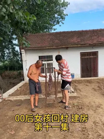 历经大半个月地基终于晾的差不多了 后面一周又都有雨，到底先打地平还是先砌墙？ 先打地平真的除了方便工人施工就没别的好处了吗？#农村生活 #我的乡村生活 #农村自建房 #打地平 #记录真实生活