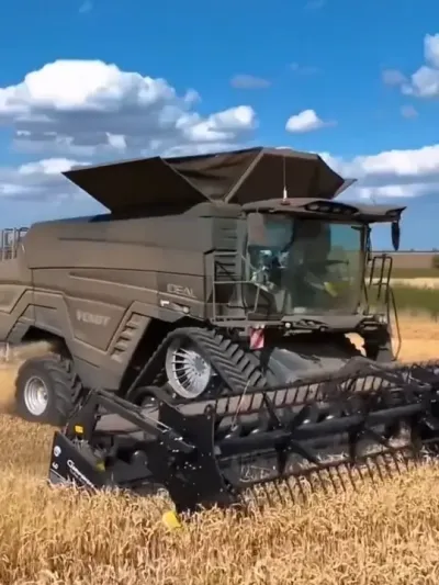 德国农场主女儿收割小麦作业场景#农业机械#现代农业机械 #科技改变生活