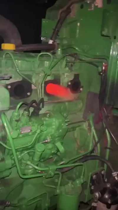 约翰迪尔三缸发动机（5050） #约翰迪尔拖拉机 #中小马力拖拉机 #印度农机 #现代农业机械 #农机视频 @抖音小助手