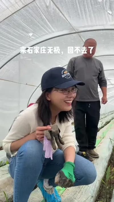 受生姜行市的影响，大家对于2025年的青苗的态度是消极的。事实上，生姜的面积变大了，意味着更卷了。如果说大小不均或者底瘦、品相不好的话，销售的难度其实是更大的。#新农人计划2025 #乡村英才计划 #