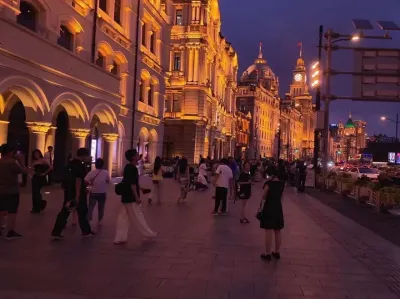 一个一心留在上海来自小镇的女孩#外滩夜景 #上海