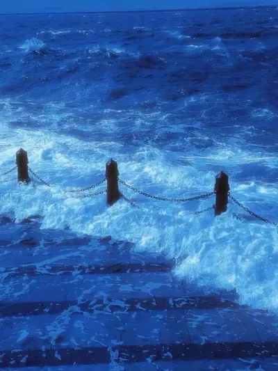 好想和你坐在这样的蓝调氛围里发发呆 说说话.