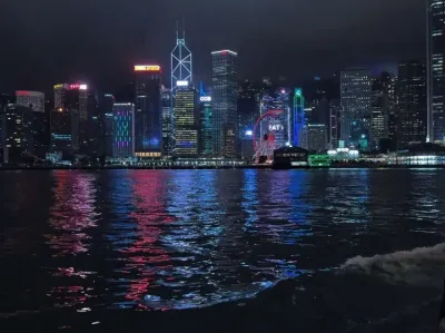 当我真正站在维多利亚港的时候 我才不会在乎你有没有回我信息#维多利亚港