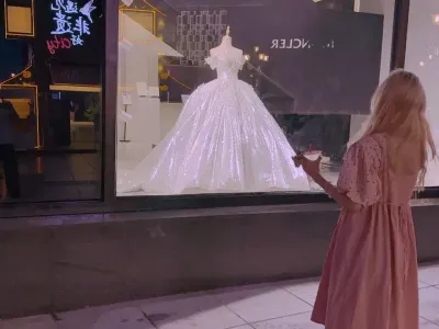 &ldquo;如果再遇到爱的人 记得去拉着她的手&rdquo;#婚纱 #结婚