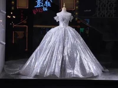 真正的缘 到来毫不费力 真正的爱 需要静候再静候 所以我愿意等#婚纱