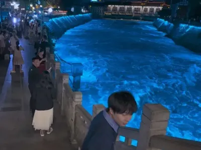 乞丐也有三年运，一朝翻身做富翁，莫怪大雨滂沱，人生本就风雨。