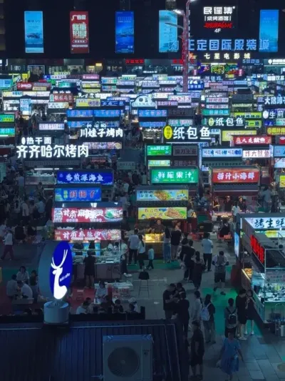 请用你的才华描述一下此场景#小吃摊