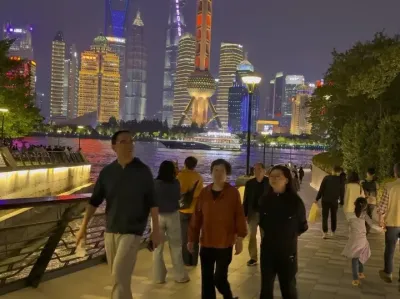 怎么 想回家乡了？要是为了这个就想回家乡为什么当初你又要出来呢？