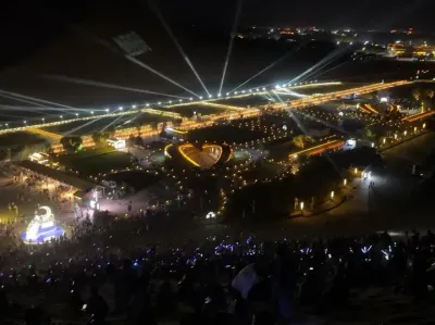 我欲提笔为汝一幅画 佳人请笑纳.#笑纳 #笑纳方来版 #月牙泉