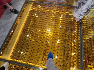 走过广州这条路 希望你下次哭 是因为家财万贯不知道怎么花 #黄金大道 #黄金