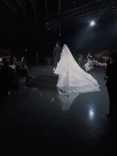 如果我有幸娶了你 我将用我一生的爱 照顾你陪伴你爱你 将毕生的温柔都给你 你将是我一生的托付#婚礼现场