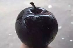 果农种出黑色苹果，48元/个，还供不应求？
