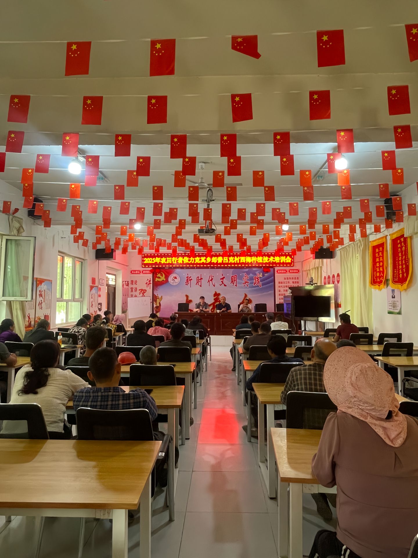 https://static.ixuenong.com/pxn/uploads/prod/thirdfile/2025/05/8c5855804dd53b487593a829c39f876b.jpg