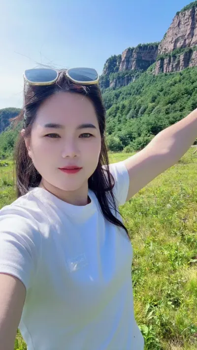#登上山顶看美景一起享受大自然的美