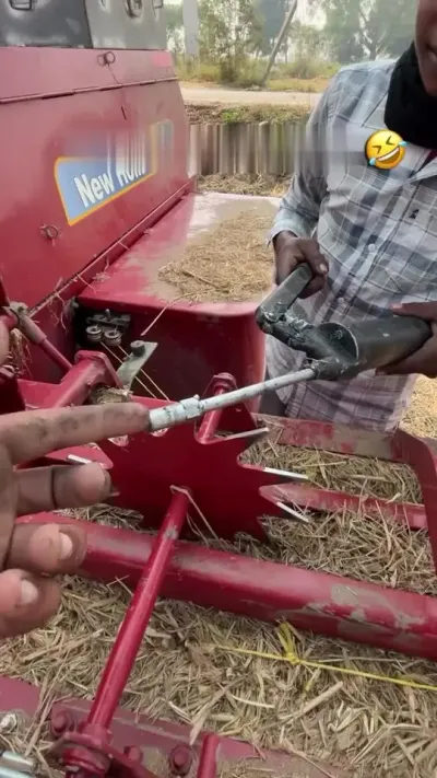 这省下的黄油够买一包烟不？ #你糊弄我我就糊弄你 #纽荷兰打捆机 #农机保养 #打黄油技巧 #农机视频 @抖音小助手