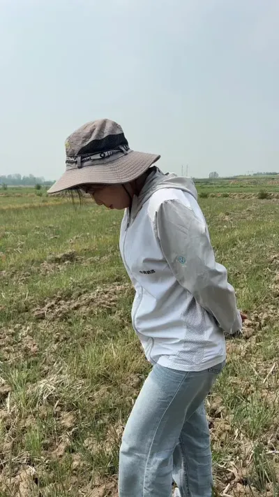 粉丝破万，咱宠粉#田间地头走一走 #田间地头就是我的舞台