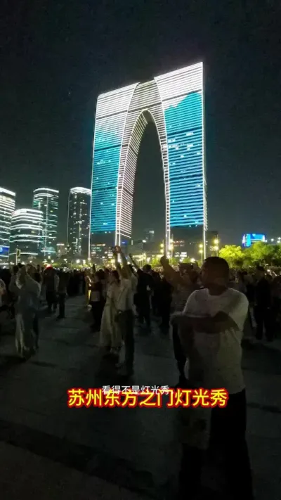 看到不是灯光秀，感受的是人间烟火和盛世太平！